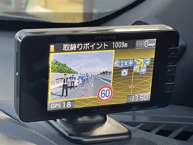 トヨタ ヤリスクロス ハイブリッド Z 大阪府 2023(令5)年 0.9万km プラチナホワイトパールマイカ 純正ディスプレイオーディオ/BT/USB/AppleCarPlay/AndroidAuto/360度カメラ/ハーフレザーシート/D席パワーシート/D/N席シートヒーター/ステアリングヒーター/追従機能付きクルーズコントロール/レーンキープアシスト/前後コーナーセンサー/前後ドラレコ(DRY-TW7550d)/LEDヘッドライト/オートハイビーム/純正フロアマット/純正18インチAW/ドアハンドルプロテクター/スペアキー/ETC
