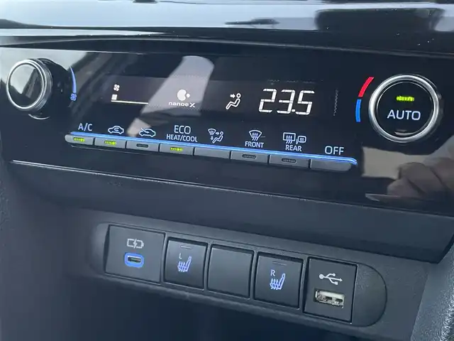 トヨタ ヤリスクロス ハイブリッド Z 大阪府 2023(令5)年 0.9万km プラチナホワイトパールマイカ 純正ディスプレイオーディオ/BT/USB/AppleCarPlay/AndroidAuto/360度カメラ/ハーフレザーシート/D席パワーシート/D/N席シートヒーター/ステアリングヒーター/追従機能付きクルーズコントロール/レーンキープアシスト/前後コーナーセンサー/前後ドラレコ(DRY-TW7550d)/LEDヘッドライト/オートハイビーム/純正フロアマット/純正18インチAW/ドアハンドルプロテクター/スペアキー/ETC