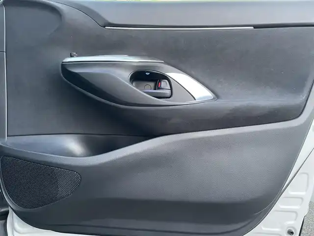 トヨタ ヤリスクロス ハイブリッド Z 大阪府 2023(令5)年 0.9万km プラチナホワイトパールマイカ 純正ディスプレイオーディオ/BT/USB/AppleCarPlay/AndroidAuto/360度カメラ/ハーフレザーシート/D席パワーシート/D/N席シートヒーター/ステアリングヒーター/追従機能付きクルーズコントロール/レーンキープアシスト/前後コーナーセンサー/前後ドラレコ(DRY-TW7550d)/LEDヘッドライト/オートハイビーム/純正フロアマット/純正18インチAW/ドアハンドルプロテクター/スペアキー/ETC