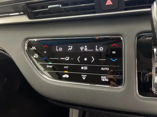 ホンダ オデッセイ ハイブリッド e:HEVアブソルート EX 鹿児島県 2021(令3)年 3.4万km プラチナホワイトパール Gathers10インチメモリナビゲーション/フルセグ BT SD CD DVD HDMI対応/純正フリップダウンモニター/レーダークルーズコントロール/ホンダセンシング/ブラインドスポットモニター/純正前後ドライブレコーダー(ナビ連動型)/両側パワースライドドア/パワーバックドア/ビルトインETC2.0/D/N席パワーシート/D/N席シートヒーター/電子パーキング/BRAKE HOLD/LEDヘッドライト/フォグライト/AUTOライト/純正18インチアルミホイール