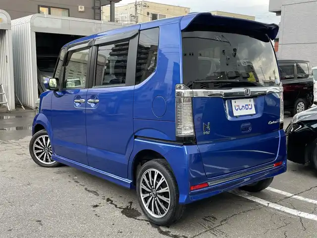 ホンダ Ｎ ＢＯＸ カスタム G ターボ Lパッケージ 道央・札幌 2015(平27)年 8.2万km ブリリアントスポーティブルーメタリック2トーン (株)IDOMが運営する【じしゃロン札幌豊平店】の自社ローン対象車両になります。こちらは現金ご利用時の価格です。/自社ローンご希望の方は別途その旨お申付け下さい。/＊社外ナビ/＊両側パワースライドドア/＊Bluetoothオーディオ/＊キセノンライト/＊Autoライト/＊ＥＴＣ/＊シートヒーター/＊パドルシフト/＊クルーズコントロール/＊フロアマット/＊盗難防止装置/＊横滑り防止装置/＊パワーステアリング/＊パワーウインドウ