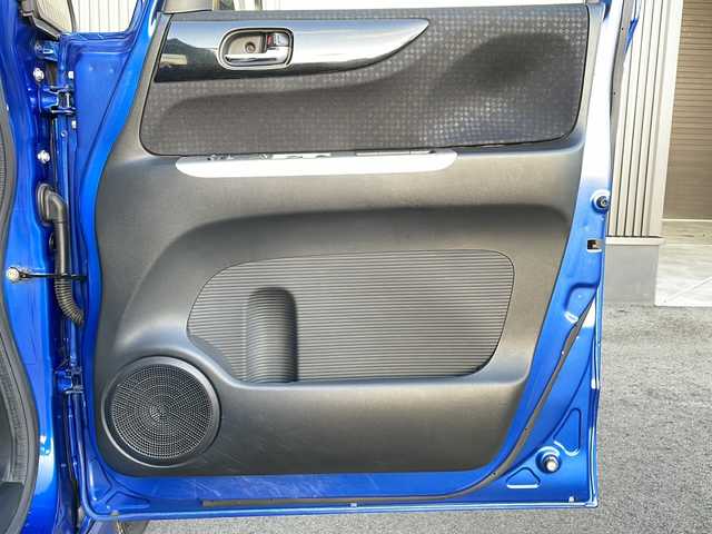 ホンダ Ｎ ＢＯＸ カスタム G ターボ Lパッケージ 道央・札幌 2015(平27)年 8.2万km ブリリアントスポーティブルーメタリック2トーン ＊社外ナビ/＊両側パワースライドドア/＊Bluetoothオーディオ/＊キセノンライト/＊Autoライト/＊ＥＴＣ/＊シートヒーター/＊パドルシフト/＊クルーズコントロール/＊フロアマット/＊盗難防止装置/＊横滑り防止装置/＊パワーステアリング/＊パワーウインドウ