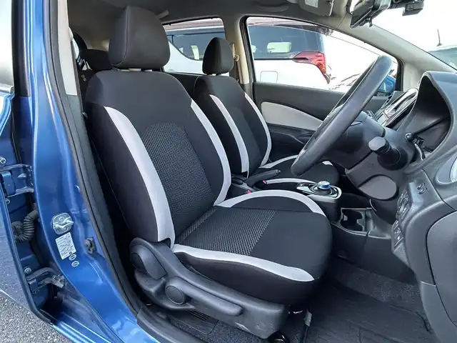 日産 ノート e－パワー X 島根県 2016(平28)年 6.2万km シャイニングブルー 登録時走行距離　61433km/純正SDナビ(Bluetooth/CD/DVD)/フルセグテレビ/全周囲カメラ/デジタルインナーミラー/レーンキープアシスト/衝突被害軽減ブレーキ/LEDヘッドライト/オートライト/横滑り防止装置/パワーウィンドウ/パワーステアリング/ABS/ドアバイザー/純正フロアマット/前後ドライブレコーダー/スペアキー/ETC/純正14インチアルミホイール