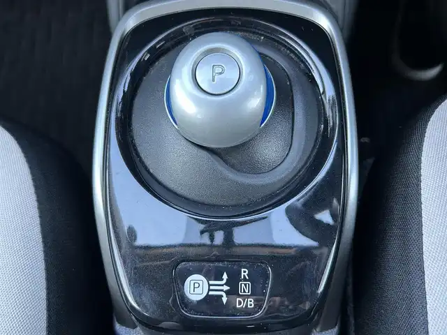 日産 ノート e－パワー X 島根県 2016(平28)年 6.2万km シャイニングブルー 登録時走行距離　61433km/純正SDナビ(Bluetooth/CD/DVD)/フルセグテレビ/全周囲カメラ/デジタルインナーミラー/レーンキープアシスト/衝突被害軽減ブレーキ/LEDヘッドライト/オートライト/横滑り防止装置/パワーウィンドウ/パワーステアリング/ABS/ドアバイザー/純正フロアマット/前後ドライブレコーダー/スペアキー/ETC/純正14インチアルミホイール