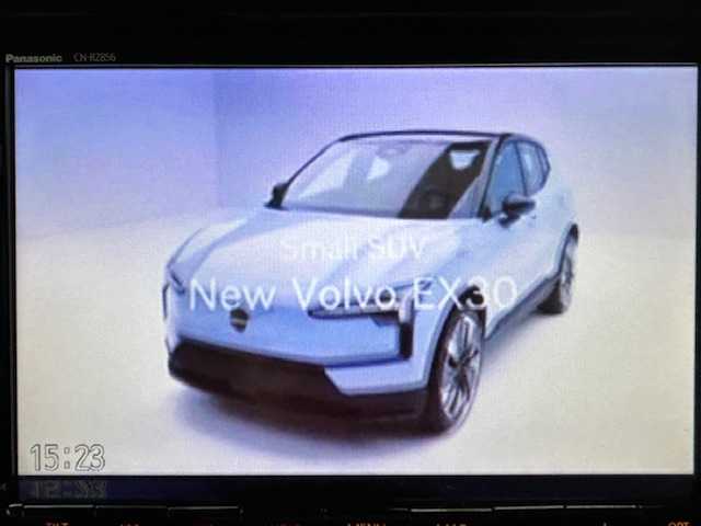 スズキ クロスビー HYBRID MZ 東京都 2020(令2)年 5.4万km キャラバンアイボリーパールメタリック/ホワイト 2トーンルーフ ワンオーナー/セーフティサポート(予防安全技術)/4WD/走行モード(スポーツ/スノー)/純正SDナビ(フルセグTV)/Bluetooth AM FM CD DVD/全方位モニター/クルーズコントロール/デュアルセンサーブレーキサポート/誤発進抑制機能/レーンアシスト/ふらつき警報機能/リアパーキングセンサー/LEDヘッドランプ/オートライト/スマートキー/スペアキー×1/保証書＆取扱説明書