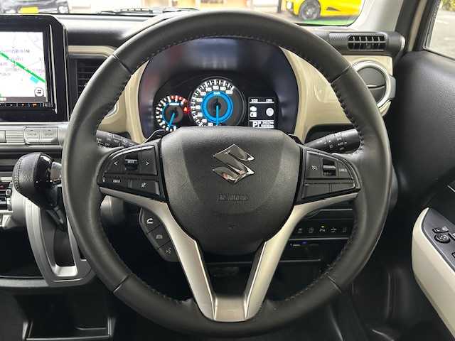 スズキ クロスビー HYBRID MZ 東京都 2020(令2)年 5.4万km キャラバンアイボリーパールメタリック/ホワイト 2トーンルーフ ワンオーナー/セーフティサポート(予防安全技術)/4WD/走行モード(スポーツ/スノー)/純正SDナビ(フルセグTV)/Bluetooth AM FM CD DVD/全方位モニター/クルーズコントロール/デュアルセンサーブレーキサポート/誤発進抑制機能/レーンアシスト/ふらつき警報機能/リアパーキングセンサー/LEDヘッドランプ/オートライト/スマートキー/スペアキー×1/保証書＆取扱説明書