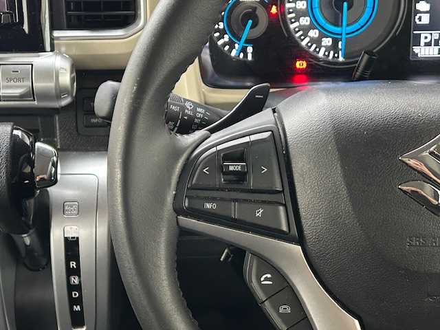 スズキ クロスビー HYBRID MZ 東京都 2020(令2)年 5.4万km キャラバンアイボリーパールメタリック/ホワイト 2トーンルーフ ワンオーナー/セーフティサポート(予防安全技術)/4WD/走行モード(スポーツ/スノー)/純正SDナビ(フルセグTV)/Bluetooth AM FM CD DVD/全方位モニター/クルーズコントロール/デュアルセンサーブレーキサポート/誤発進抑制機能/レーンアシスト/ふらつき警報機能/リアパーキングセンサー/LEDヘッドランプ/オートライト/スマートキー/スペアキー×1/保証書＆取扱説明書