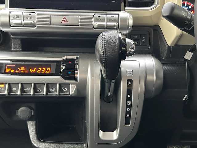 スズキ クロスビー HYBRID MZ 東京都 2020(令2)年 5.4万km キャラバンアイボリーパールメタリック/ホワイト 2トーンルーフ ワンオーナー/セーフティサポート(予防安全技術)/4WD/走行モード(スポーツ/スノー)/純正SDナビ(フルセグTV)/Bluetooth AM FM CD DVD/全方位モニター/クルーズコントロール/デュアルセンサーブレーキサポート/誤発進抑制機能/レーンアシスト/ふらつき警報機能/リアパーキングセンサー/LEDヘッドランプ/オートライト/スマートキー/スペアキー×1/保証書＆取扱説明書