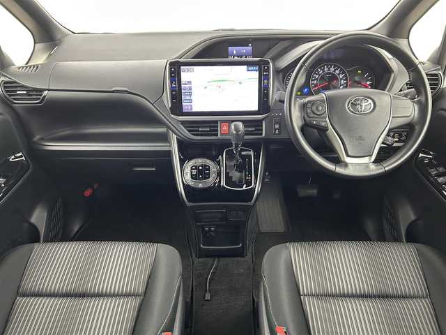 トヨタ ヴォクシー ZS 煌Ⅱ 福岡県 2020(令2)年 3.4万km ホワイトパールクリスタルシャイン 後席モニター　/社外１１型ナビ（ＢＴ，フルセグＴＶ）　/前後ドラレコ　/ビルトインＥＴＣ　/バックカメラ　/障害物センサー　/クルコン　/衝突軽減ブレーキ　/レーンキープ　/ＰＫＳＢ　/ＭＴモード付　/両側電動スライドドア