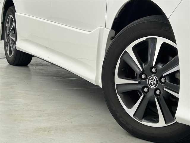 トヨタ ヴォクシー ZS 煌Ⅱ 福岡県 2020(令2)年 3.4万km ホワイトパールクリスタルシャイン 後席モニター　/社外１１型ナビ（ＢＴ，フルセグＴＶ）　/前後ドラレコ　/ビルトインＥＴＣ　/バックカメラ　/障害物センサー　/クルコン　/衝突軽減ブレーキ　/レーンキープ　/ＰＫＳＢ　/ＭＴモード付　/両側電動スライドドア