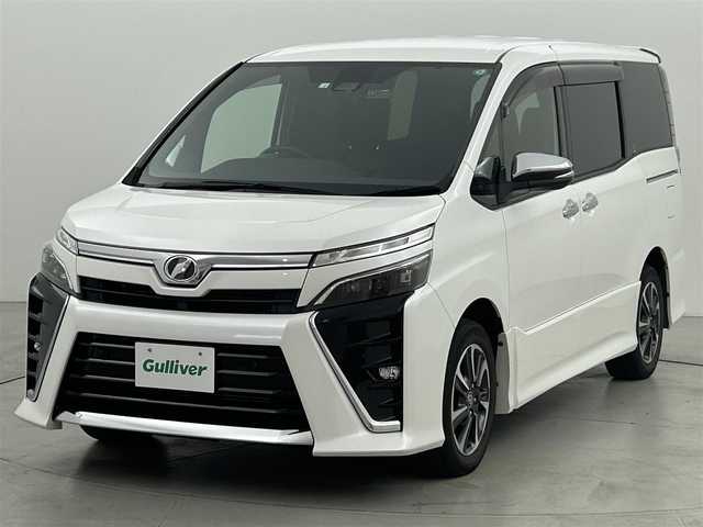 トヨタ ヴォクシー ZS 煌Ⅱ 福岡県 2020(令2)年 3.4万km ホワイトパールクリスタルシャイン 後席モニター　/社外１１型ナビ（ＢＴ，フルセグＴＶ）　/前後ドラレコ　/ビルトインＥＴＣ　/バックカメラ　/障害物センサー　/クルコン　/衝突軽減ブレーキ　/レーンキープ　/ＰＫＳＢ　/ＭＴモード付　/両側電動スライドドア
