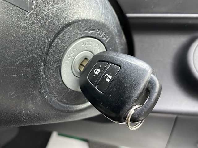 トヨタ アクア S 山形県 2014(平26)年 7万km スーパーホワイトⅡ 純正CDオーディオ（USB.AUX）/ドラレコ/キーレス