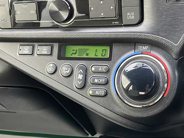 トヨタ アクア S 山形県 2014(平26)年 7万km スーパーホワイトⅡ 純正CDオーディオ（USB.AUX）/ドラレコ/キーレス