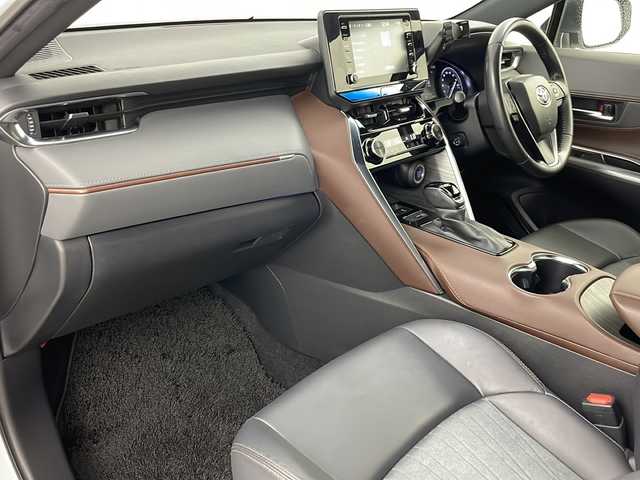 トヨタ ハリアー G 道央・札幌 2020(令2)年 4.6万km ホワイトパールクリスタルシャイン ・4WD/・寒冷地仕様/・純正ナビ/　BT/Miracast/USB/・フルセグTV/・バックカメラ/・ToyotaSaftySense/　プリクラッシュセーフティー/　レーントレーシングアシスト/　レーンディパーチャーアラート/　レーダークルーズコントロール/　オートマチックハイビーム/　ロードサインアシスト/　先行車発進お知らせ/・デジタルインナーミラー/・電動パーキングブレーキ/・運転席パワーシート/・パワーバックドア /・ワイパーデアイサー/・ビルトインETC/・オートライト/・LEDヘッドライト/・フォグランプ/・リアフォグランプ/・ミラーヒーター/・スペアキー/・積込タイヤ/・取扱説明書
