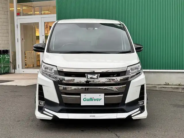 トヨタ ノア Si ダブルバイビーⅡ 宮城県 2020(令2)年 3.2万km ホワイトパールクリスタルシャイン デジタルインナーミラー/＝＝＝/TRDエアロ（F/S/R）/TRDマフラー/セーフティセンス/・プリクラッシュセーフティ/・レーンディパーチャーアラート/・オートマチックハイビーム/クリアランスソナー/パーキングサポートブレーキ/アルパイン11インチ後席モニター/パナソニック10インチナビ（CN-F1X10BD）/・CD/DVD/・Blu-ray/・Bluetooth/・フルセグTV/バックカメラ/ビルトインETC2.0/ドライブレコーダー/両側パワースライドドア/ハーフレザーシート/革巻きステアリング/クルーズコントロール/LEDヘッドランプ/フォグランプ/オートライト/スマートキー＆プッシュスタート/電動格納ミラー/純正16インチAW/純正フロアマット/ドアバイザー/Wエアバッグ