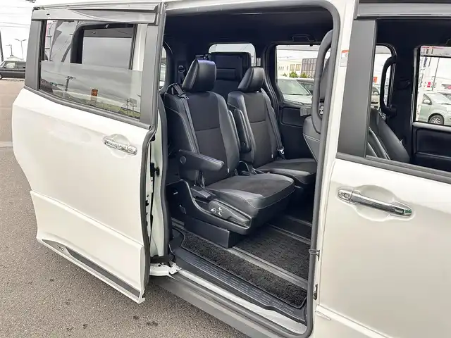 トヨタ ノア Si ダブルバイビーⅡ 宮城県 2020(令2)年 3.2万km ホワイトパールクリスタルシャイン デジタルインナーミラー/＝＝＝/TRDエアロ（F/S/R）/TRDマフラー/セーフティセンス/・プリクラッシュセーフティ/・レーンディパーチャーアラート/・オートマチックハイビーム/クリアランスソナー/パーキングサポートブレーキ/アルパイン11インチ後席モニター/パナソニック10インチナビ（CN-F1X10BD）/・CD/DVD/・Blu-ray/・Bluetooth/・フルセグTV/バックカメラ/ビルトインETC2.0/ドライブレコーダー/両側パワースライドドア/ハーフレザーシート/革巻きステアリング/クルーズコントロール/LEDヘッドランプ/フォグランプ/オートライト/スマートキー＆プッシュスタート/電動格納ミラー/純正16インチAW/純正フロアマット/ドアバイザー/Wエアバッグ