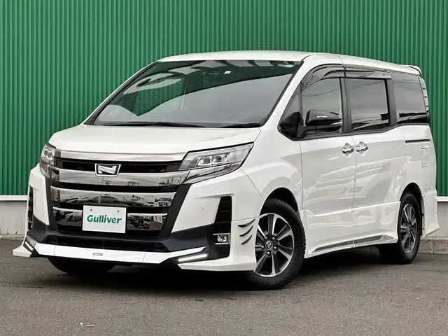 トヨタ ノア Si ダブルバイビーⅡ 宮城県 2020(令2)年 3.2万km ホワイトパールクリスタルシャイン デジタルインナーミラー/＝＝＝/TRDエアロ（F/S/R）/TRDマフラー/セーフティセンス/・プリクラッシュセーフティ/・レーンディパーチャーアラート/・オートマチックハイビーム/クリアランスソナー/パーキングサポートブレーキ/アルパイン11インチ後席モニター/パナソニック10インチナビ（CN-F1X10BD）/・CD/DVD/・Blu-ray/・Bluetooth/・フルセグTV/バックカメラ/ビルトインETC2.0/ドライブレコーダー/両側パワースライドドア/ハーフレザーシート/革巻きステアリング/クルーズコントロール/LEDヘッドランプ/フォグランプ/オートライト/スマートキー＆プッシュスタート/電動格納ミラー/純正16インチAW/純正フロアマット/ドアバイザー/Wエアバッグ