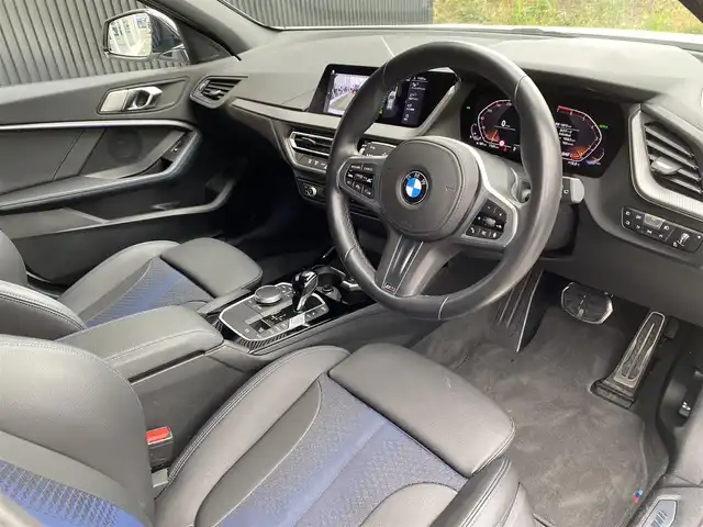 ＢＭＷ ＢＭＷ １１８ｉ Mスポーツ 福岡県 2021(令3)年 1.6万km アルピンホワイトⅢ インテリジェントセーフティ/アダプティブクルーズコントロール/ブラインドスポットモニター/レーンキープアシスト/純正ナビ　/Applecarplay/Bluetooth/バックカメラ/パワーバックドア/LEDライト/オートハイビーム/前後パーキングディスタンスコントロール/純正前後ドライブレコーダー/純正18インチアルミホイール/ミラー一体型ＥＴＣ/取扱説明書/保証書/スペアキー×1