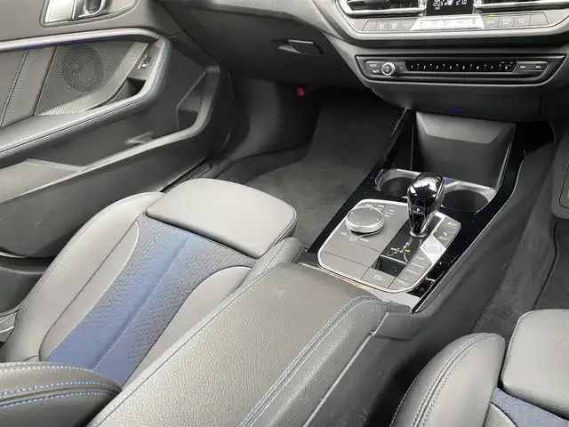 ＢＭＷ ＢＭＷ １１８ｉ Mスポーツ 福岡県 2021(令3)年 1.6万km アルピンホワイトⅢ インテリジェントセーフティ/アダプティブクルーズコントロール/ブラインドスポットモニター/レーンキープアシスト/純正ナビ　/Applecarplay/Bluetooth/バックカメラ/パワーバックドア/LEDライト/オートハイビーム/前後パーキングディスタンスコントロール/純正前後ドライブレコーダー/純正18インチアルミホイール/ミラー一体型ＥＴＣ/取扱説明書/保証書/スペアキー×1