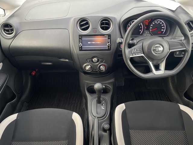 日産 ノート X 三重県 2016(平28)年 4.3万km ブリリアントホワイトパール 純正ナビ /全周囲カメラ /ETC /前後コーナーセンサー /前後ドライブレコーダー /レーンキープアシスト /衝突軽減ブレーキ /純正フロアマット /ステアリングスイッチ /オートライト /電動格納ミラー /禁煙車