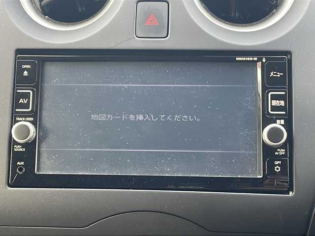 日産 ノート X 三重県 2016(平28)年 4.3万km ブリリアントホワイトパール 純正ナビ /全周囲カメラ /ETC /前後コーナーセンサー /前後ドライブレコーダー /レーンキープアシスト /衝突軽減ブレーキ /純正フロアマット /ステアリングスイッチ /オートライト /電動格納ミラー /禁煙車