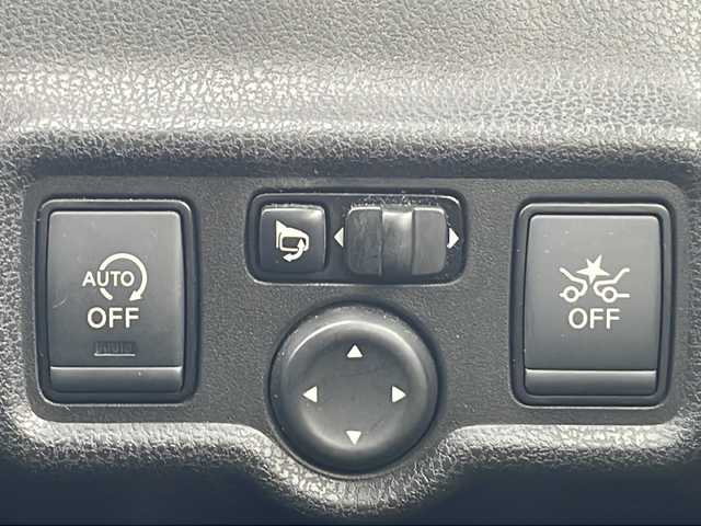 日産 ノート X 三重県 2016(平28)年 4.3万km ブリリアントホワイトパール 純正ナビ /全周囲カメラ /ETC /前後コーナーセンサー /前後ドライブレコーダー /レーンキープアシスト /衝突軽減ブレーキ /純正フロアマット /ステアリングスイッチ /オートライト /電動格納ミラー /禁煙車