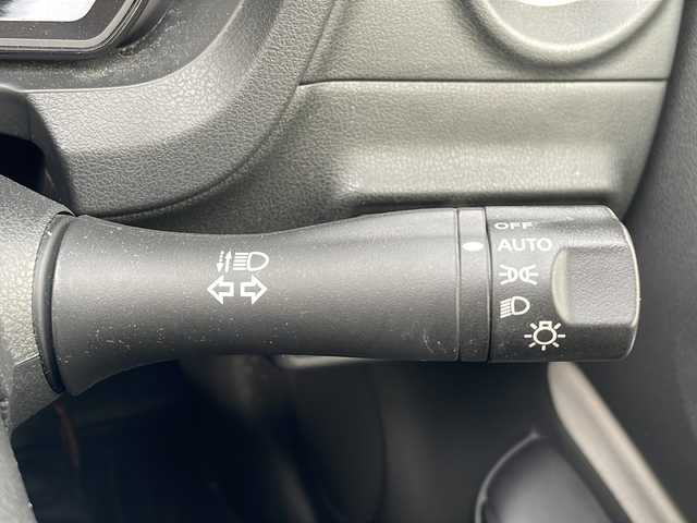 日産 ノート X 三重県 2016(平28)年 4.3万km ブリリアントホワイトパール 純正ナビ /全周囲カメラ /ETC /前後コーナーセンサー /前後ドライブレコーダー /レーンキープアシスト /衝突軽減ブレーキ /純正フロアマット /ステアリングスイッチ /オートライト /電動格納ミラー /禁煙車