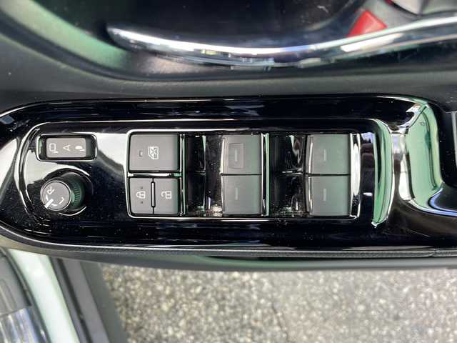 トヨタ ヴォクシー ZS 煌Ⅲ 大阪府 2021(令3)年 1.6万km ホワイトパールクリスタルシャイン ワンオーナー/ALPINE製9インチナビ/BTオーディオ/CD/DVD/フルセグテレビ/バックカメラ/両側パワースライドドア/ハーフレザーシート/革巻きステアリング/ステアリングスイッチ/トヨタセーフティセンス/LEDヘッドライト/純正16インチAW/純正フロアマット/純正ドアバイザー/ETC/スペアキー