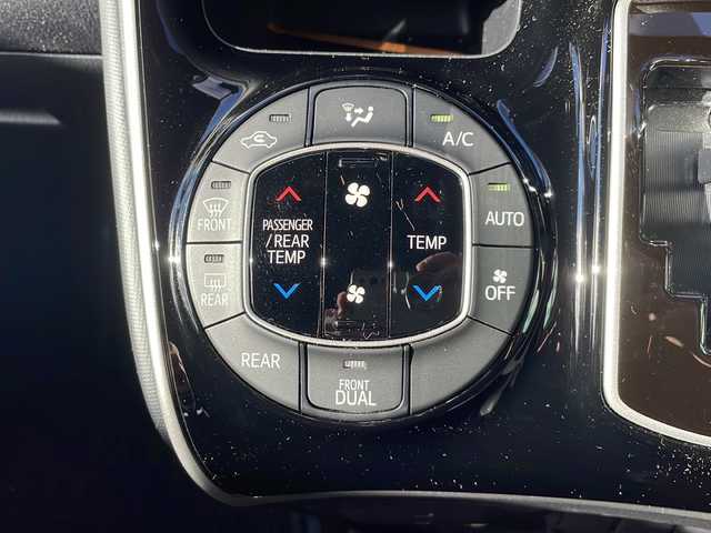 トヨタ ヴォクシー ZS 煌Ⅲ 大阪府 2021(令3)年 1.6万km ホワイトパールクリスタルシャイン ワンオーナー/ALPINE製9インチナビ/BTオーディオ/CD/DVD/フルセグテレビ/バックカメラ/両側パワースライドドア/ハーフレザーシート/革巻きステアリング/ステアリングスイッチ/トヨタセーフティセンス/LEDヘッドライト/純正16インチAW/純正フロアマット/純正ドアバイザー/ETC/スペアキー