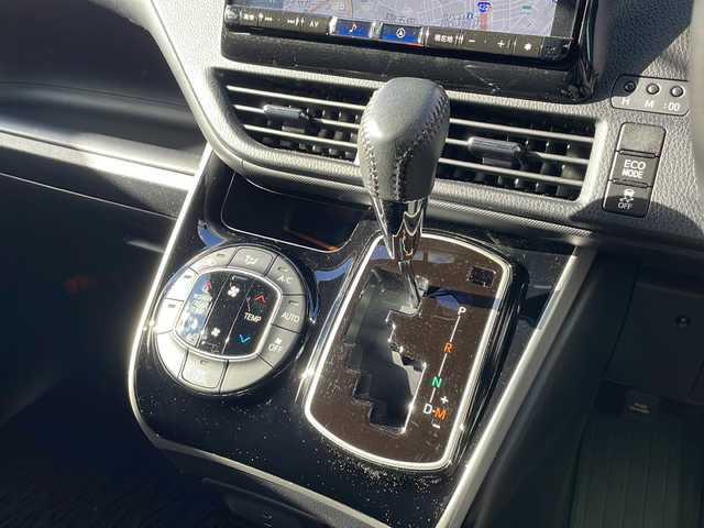 トヨタ ヴォクシー ZS 煌Ⅲ 大阪府 2021(令3)年 1.6万km ホワイトパールクリスタルシャイン ワンオーナー/ALPINE製9インチナビ/BTオーディオ/CD/DVD/フルセグテレビ/バックカメラ/両側パワースライドドア/ハーフレザーシート/革巻きステアリング/ステアリングスイッチ/トヨタセーフティセンス/LEDヘッドライト/純正16インチAW/純正フロアマット/純正ドアバイザー/ETC/スペアキー