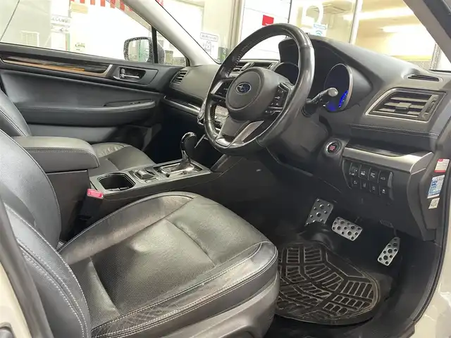 スバル アウトバック リミテッド 愛知県 2018(平30)年 16.4万km クリスタルホワイトP 純正ダイアトーンサウンドナビ/・Bluetooth／DVD／地デジTV/前後席シートヒーター/前席パワーシート/LEDオートライト/フォグランプ/オートエアコン/バック／サイド／フロントカメラ/前方ドライブレコーダー〈CB-R02〉/ステアリングヒーター/パワーバックドア/アイサイトバージョン３/・プリクラッシュセーフティ/・車線逸脱ふらつき警報/・誤発進抑制制御/・アクティブレーンキープ/・全車速追従機能付レーダークルーズコントロール/・後退時自動ブレーキシステム/アイサイトセーフティプラス/・リヤビークルディテクション/・アダプティブドライビングビーム/ETC/X-MODE/パドルシフト