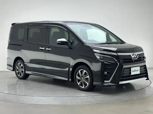 トヨタ ヴォクシー ZS 煌 兵庫県 2017(平29)年 5.7万km イナズマスパーキングブラックガラスフレーク 純正SDナビ(CD/DVD/SD/フルセグ/Bluetooth)/バックカメラ/両側パワースライドドア/純正オプションエンジンスターター/オートライト/オートマチックハイビーム/LEDヘッドライト/LEDフォグライト/純正16インチアルミホイール/クルーズコントロール/ETC/純正フロアマット/アイドリングストップ