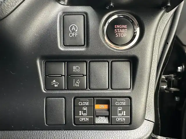 トヨタ ヴォクシー ZS 煌 兵庫県 2017(平29)年 5.7万km イナズマスパーキングブラックガラスフレーク 純正SDナビ(CD/DVD/SD/フルセグ/Bluetooth)/バックカメラ/両側パワースライドドア/純正オプションエンジンスターター/オートライト/オートマチックハイビーム/LEDヘッドライト/LEDフォグライト/純正16インチアルミホイール/クルーズコントロール/ETC/純正フロアマット/アイドリングストップ