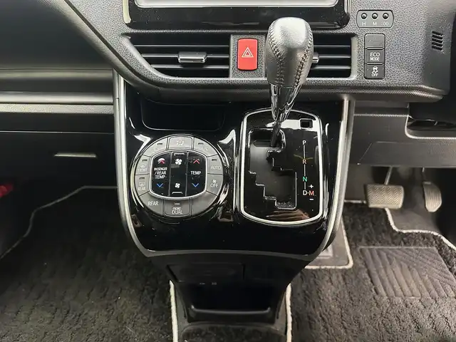 トヨタ ヴォクシー ZS 煌 兵庫県 2017(平29)年 5.7万km イナズマスパーキングブラックガラスフレーク 純正SDナビ(CD/DVD/SD/フルセグ/Bluetooth)/バックカメラ/両側パワースライドドア/純正オプションエンジンスターター/オートライト/オートマチックハイビーム/LEDヘッドライト/LEDフォグライト/純正16インチアルミホイール/クルーズコントロール/ETC/純正フロアマット/アイドリングストップ