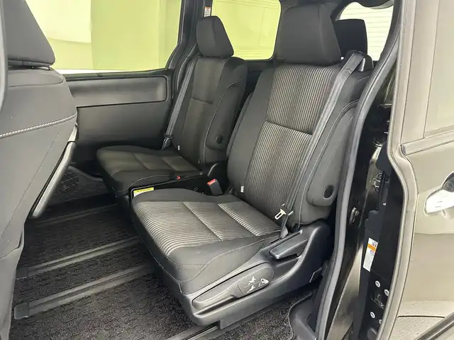 トヨタ ヴォクシー ZS 煌 兵庫県 2017(平29)年 5.7万km イナズマスパーキングブラックガラスフレーク 純正SDナビ(CD/DVD/SD/フルセグ/Bluetooth)/バックカメラ/両側パワースライドドア/純正オプションエンジンスターター/オートライト/オートマチックハイビーム/LEDヘッドライト/LEDフォグライト/純正16インチアルミホイール/クルーズコントロール/ETC/純正フロアマット/アイドリングストップ
