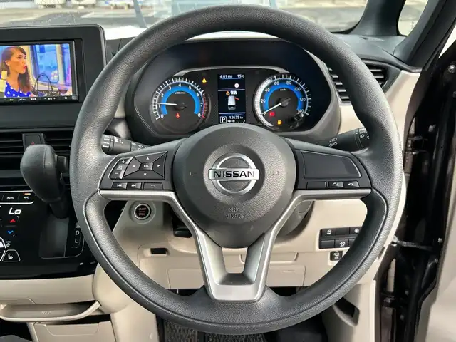 日産 ルークス X 神奈川県 2022(令4)年 1.3万km アッシュブラウンM 純正7型SDナビゲーション【MJ122D-A】/AM FM フルセグ Bluetooth/インテリジェントアラウンドビューモニター/片側パワースライドドア/前席シートヒーター/純正フロアマット/スマートキー/スペアキー/HIDヘッドライト/オートライト/ハイビームアシスト/アイドリングストップ/ドアバイザー/電動格納ミラー/プッシュスタート/踏み間違い衝突アシスト/インテリジェントエマージェンシーブレーキ