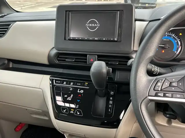 日産 ルークス X 神奈川県 2022(令4)年 1.3万km アッシュブラウンM 純正7型SDナビゲーション【MJ122D-A】/AM FM フルセグ Bluetooth/インテリジェントアラウンドビューモニター/片側パワースライドドア/前席シートヒーター/純正フロアマット/スマートキー/スペアキー/HIDヘッドライト/オートライト/ハイビームアシスト/アイドリングストップ/ドアバイザー/電動格納ミラー/プッシュスタート/踏み間違い衝突アシスト/インテリジェントエマージェンシーブレーキ