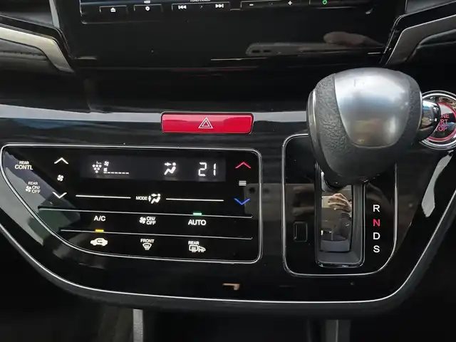 ホンダ オデッセイ アブソルート ホンダセンシング 福岡県 2018(平30)年 4.9万km パール 純正ナビ(フルセグテレビ・FM・AM・BT)/・VXM-195VFi/ETC2・0/両側パワースライドドア/クルーズコントロール/純正フロアマット/ドアバイザー/レーンキープアシスト/バックカメラ/プッシュスタート/衝突軽減ブレーキ/スマートキー