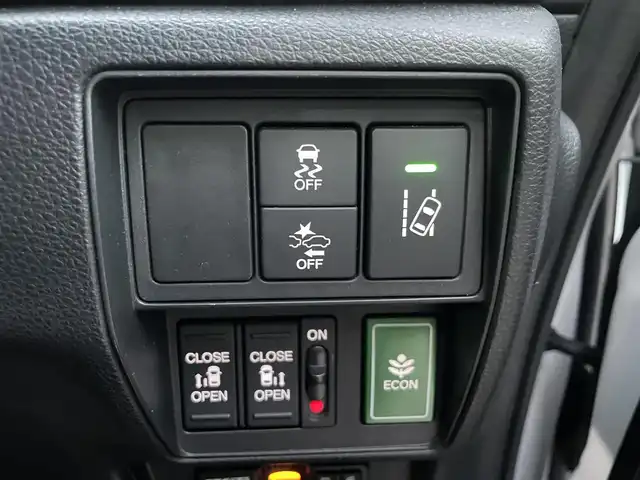 ホンダ オデッセイ アブソルート ホンダセンシング 福岡県 2018(平30)年 4.9万km パール 純正ナビ(フルセグテレビ・FM・AM・BT)/・VXM-195VFi/ETC2・0/両側パワースライドドア/クルーズコントロール/純正フロアマット/ドアバイザー/レーンキープアシスト/バックカメラ/プッシュスタート/衝突軽減ブレーキ/スマートキー