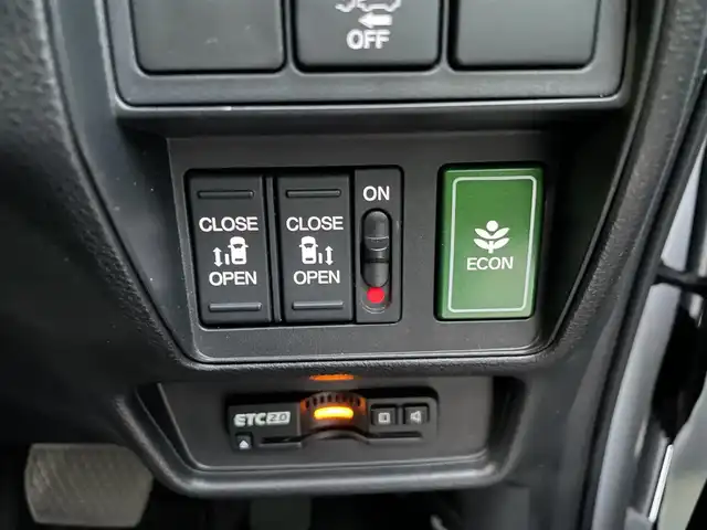 ホンダ オデッセイ アブソルート ホンダセンシング 福岡県 2018(平30)年 4.9万km パール 純正ナビ(フルセグテレビ・FM・AM・BT)/・VXM-195VFi/ETC2・0/両側パワースライドドア/クルーズコントロール/純正フロアマット/ドアバイザー/レーンキープアシスト/バックカメラ/プッシュスタート/衝突軽減ブレーキ/スマートキー