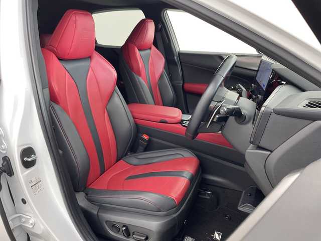 レクサス ＮＸ 450h+ Fスポーツ 兵庫県 2021(令3)年 1.1万km ホワイトノーヴァガラスフレーク ・TRDエアロ F SPORT PARTS エアロダイナミクスパッケージ/（フロントスポイラー＋エアロダイナミクスミラーカバー＋サイドスカート＋リヤディフューザー＆スポーツマフラー）/・サンルーフ/・プリクラッシュセーフティ/・レーダークルーズコントロール/・レーンディバチャーアラート/・レーンチェンジアシスト/・プロアクティブドライビングアシスト/・リヤクロストラフィックアラート/・フロントクロストラフィックアラート/・駐車支援/・安心降車アシスト/・発進遅れ告知機能/・ロードサインアシスト/・クリアランスソナー/・パーキングサポートブレーキ/・リヤカメラディテクション/・アダプティブハイビームシステム/・メーカーオプション14インチナビ/・フルセグ＆フルセグ＆BT＆USB＆Miracast/・パノラマミックビューモニター/・デジタルインナーミラー/・純正ドライブレコーダー/・ヘッドアップディスプレイ/・BSM/・パワーバックドア/・全席シートヒーター/・前席シートベンチレーション/・赤革シート/・LEDライト/・ワンオーナー車/・ブラックルーフレール/・オレンジキャリパー/・純正20インチアルミホイール