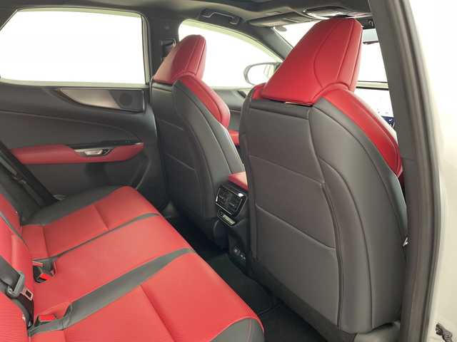 レクサス ＮＸ 450h+ Fスポーツ 兵庫県 2021(令3)年 1.1万km ホワイトノーヴァガラスフレーク ・TRDエアロ F SPORT PARTS エアロダイナミクスパッケージ/（フロントスポイラー＋エアロダイナミクスミラーカバー＋サイドスカート＋リヤディフューザー＆スポーツマフラー）/・サンルーフ/・プリクラッシュセーフティ/・レーダークルーズコントロール/・レーンディバチャーアラート/・レーンチェンジアシスト/・プロアクティブドライビングアシスト/・リヤクロストラフィックアラート/・フロントクロストラフィックアラート/・駐車支援/・安心降車アシスト/・発進遅れ告知機能/・ロードサインアシスト/・クリアランスソナー/・パーキングサポートブレーキ/・リヤカメラディテクション/・アダプティブハイビームシステム/・メーカーオプション14インチナビ/・フルセグ＆フルセグ＆BT＆USB＆Miracast/・パノラマミックビューモニター/・デジタルインナーミラー/・純正ドライブレコーダー/・ヘッドアップディスプレイ/・BSM/・パワーバックドア/・全席シートヒーター/・前席シートベンチレーション/・赤革シート/・LEDライト/・ワンオーナー車/・ブラックルーフレール/・オレンジキャリパー/・純正20インチアルミホイール