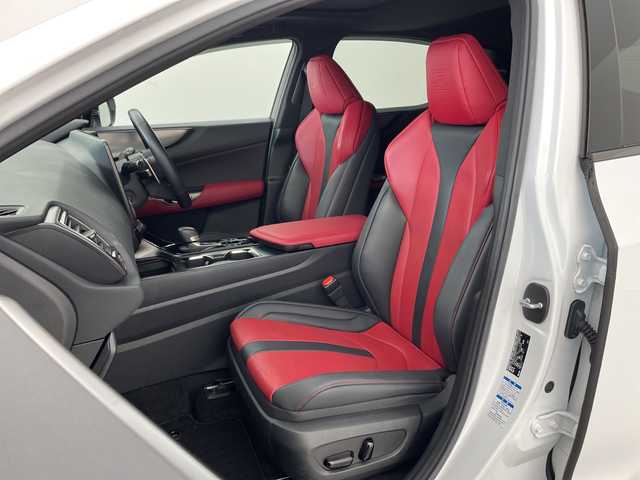 レクサス ＮＸ 450h+ Fスポーツ 兵庫県 2021(令3)年 1.1万km ホワイトノーヴァガラスフレーク ・TRDエアロ F SPORT PARTS エアロダイナミクスパッケージ/（フロントスポイラー＋エアロダイナミクスミラーカバー＋サイドスカート＋リヤディフューザー＆スポーツマフラー）/・サンルーフ/・プリクラッシュセーフティ/・レーダークルーズコントロール/・レーンディバチャーアラート/・レーンチェンジアシスト/・プロアクティブドライビングアシスト/・リヤクロストラフィックアラート/・フロントクロストラフィックアラート/・駐車支援/・安心降車アシスト/・発進遅れ告知機能/・ロードサインアシスト/・クリアランスソナー/・パーキングサポートブレーキ/・リヤカメラディテクション/・アダプティブハイビームシステム/・メーカーオプション14インチナビ/・フルセグ＆フルセグ＆BT＆USB＆Miracast/・パノラマミックビューモニター/・デジタルインナーミラー/・純正ドライブレコーダー/・ヘッドアップディスプレイ/・BSM/・パワーバックドア/・全席シートヒーター/・前席シートベンチレーション/・赤革シート/・LEDライト/・ワンオーナー車/・ブラックルーフレール/・オレンジキャリパー/・純正20インチアルミホイール