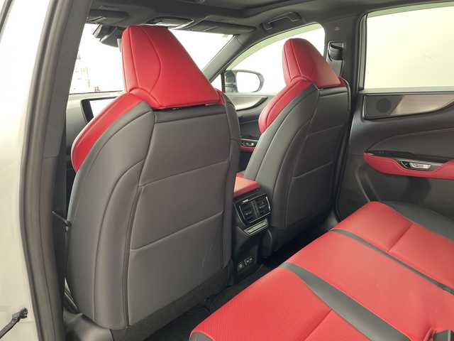 レクサス ＮＸ 450h+ Fスポーツ 兵庫県 2021(令3)年 1.1万km ホワイトノーヴァガラスフレーク ・TRDエアロ F SPORT PARTS エアロダイナミクスパッケージ/（フロントスポイラー＋エアロダイナミクスミラーカバー＋サイドスカート＋リヤディフューザー＆スポーツマフラー）/・サンルーフ/・プリクラッシュセーフティ/・レーダークルーズコントロール/・レーンディバチャーアラート/・レーンチェンジアシスト/・プロアクティブドライビングアシスト/・リヤクロストラフィックアラート/・フロントクロストラフィックアラート/・駐車支援/・安心降車アシスト/・発進遅れ告知機能/・ロードサインアシスト/・クリアランスソナー/・パーキングサポートブレーキ/・リヤカメラディテクション/・アダプティブハイビームシステム/・メーカーオプション14インチナビ/・フルセグ＆フルセグ＆BT＆USB＆Miracast/・パノラマミックビューモニター/・デジタルインナーミラー/・純正ドライブレコーダー/・ヘッドアップディスプレイ/・BSM/・パワーバックドア/・全席シートヒーター/・前席シートベンチレーション/・赤革シート/・LEDライト/・ワンオーナー車/・ブラックルーフレール/・オレンジキャリパー/・純正20インチアルミホイール