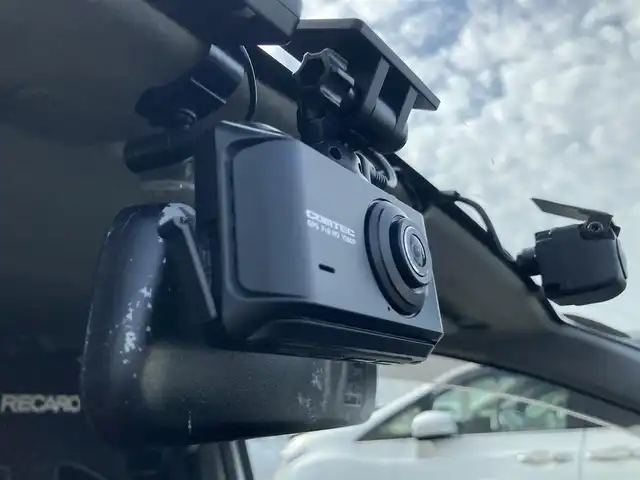 スズキ アルト ワークス 静岡県 2017(平29)年 3.7万km ピュアホワイトP 社外7V型ナビ(AVIC-RZ900)/　AM FM CD DVD Bluetooth SD/フルセグTV/ビルトインETC/前後方ドライブレコーダー/LEDオートヘッドランプ/CUSCOタワーバー/ターボ/純正15インチアルミホイール/スマートキー2本/5速MT/RECAROスポーツシート/社外マフラー/車高調