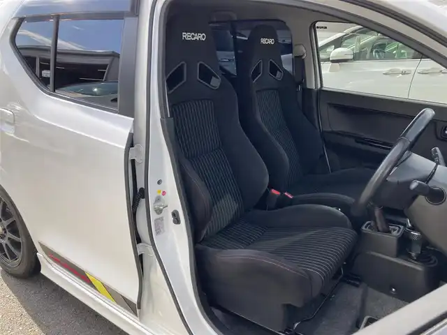 スズキ アルト ワークス 静岡県 2017(平29)年 3.7万km ピュアホワイトP 社外7V型ナビ(AVIC-RZ900)/　AM FM CD DVD Bluetooth SD/フルセグTV/ビルトインETC/前後方ドライブレコーダー/LEDオートヘッドランプ/CUSCOタワーバー/ターボ/純正15インチアルミホイール/スマートキー2本/5速MT/RECAROスポーツシート/社外マフラー/車高調