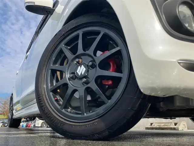 スズキ アルト ワークス 静岡県 2017(平29)年 3.7万km ピュアホワイトP 社外7V型ナビ(AVIC-RZ900)/　AM FM CD DVD Bluetooth SD/フルセグTV/ビルトインETC/前後方ドライブレコーダー/LEDオートヘッドランプ/CUSCOタワーバー/ターボ/純正15インチアルミホイール/スマートキー2本/5速MT/RECAROスポーツシート/社外マフラー/車高調