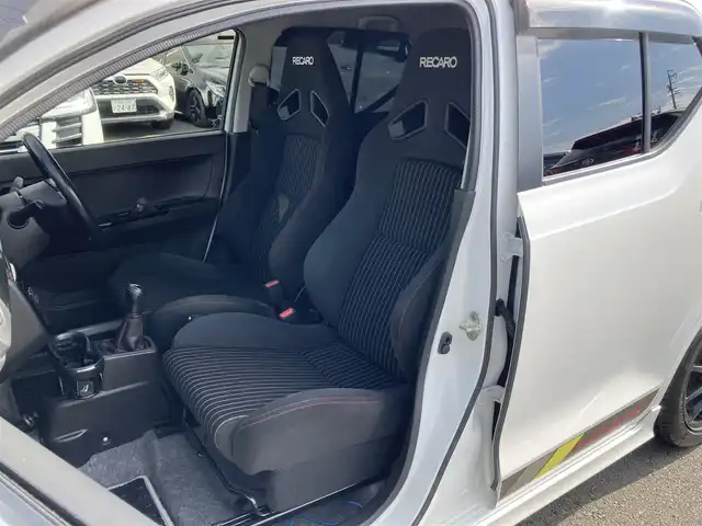 スズキ アルト ワークス 静岡県 2017(平29)年 3.7万km ピュアホワイトP 社外7V型ナビ(AVIC-RZ900)/　AM FM CD DVD Bluetooth SD/フルセグTV/ビルトインETC/前後方ドライブレコーダー/LEDオートヘッドランプ/CUSCOタワーバー/ターボ/純正15インチアルミホイール/スマートキー2本/5速MT/RECAROスポーツシート/社外マフラー/車高調