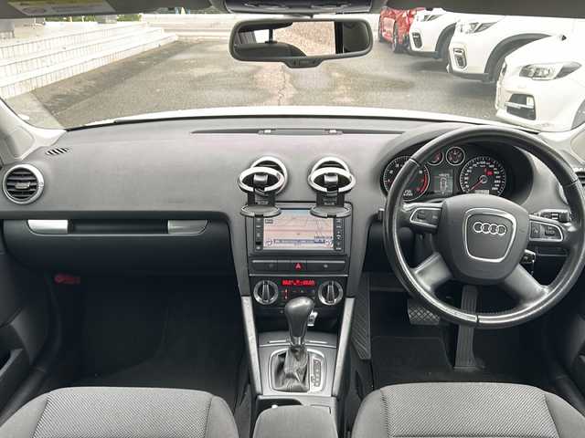 アウディ Ａ３ スポーツバック 1．4 TFSI 福井県 2009(平21)年 7.9万km 白 純正HDDナビゲーション/(CD/DVD/FM/AM)/フルセグテレビ/キーレスキー/スペアキー/保証書/取扱説明書/純正HIDヘッドライト/オートライト/フォグランプ/ステラリングスイッチ/純正フロアマット/バックカメラ/電動格納ミラー/純正17インチアルミホイール