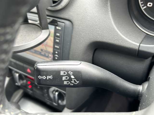アウディ Ａ３ スポーツバック 1．4 TFSI 福井県 2009(平21)年 7.9万km 白 純正HDDナビゲーション/(CD/DVD/FM/AM)/フルセグテレビ/キーレスキー/スペアキー/保証書/取扱説明書/純正HIDヘッドライト/オートライト/フォグランプ/ステラリングスイッチ/純正フロアマット/バックカメラ/電動格納ミラー/純正17インチアルミホイール